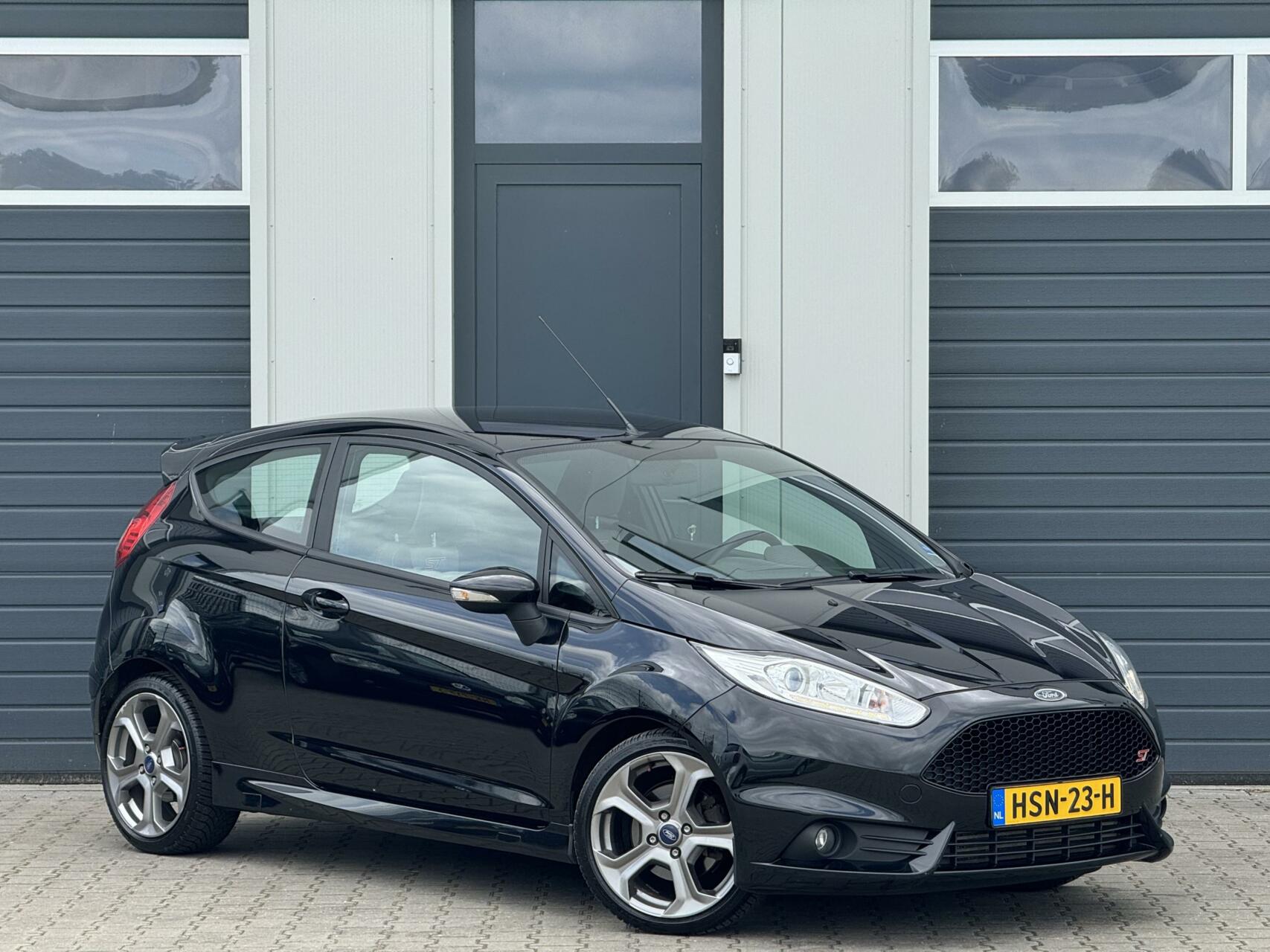 Ford Fiesta 1.6 ST1 2015 / 183PK+ / Led / Luxe / ST-Line 2015 - voorkant