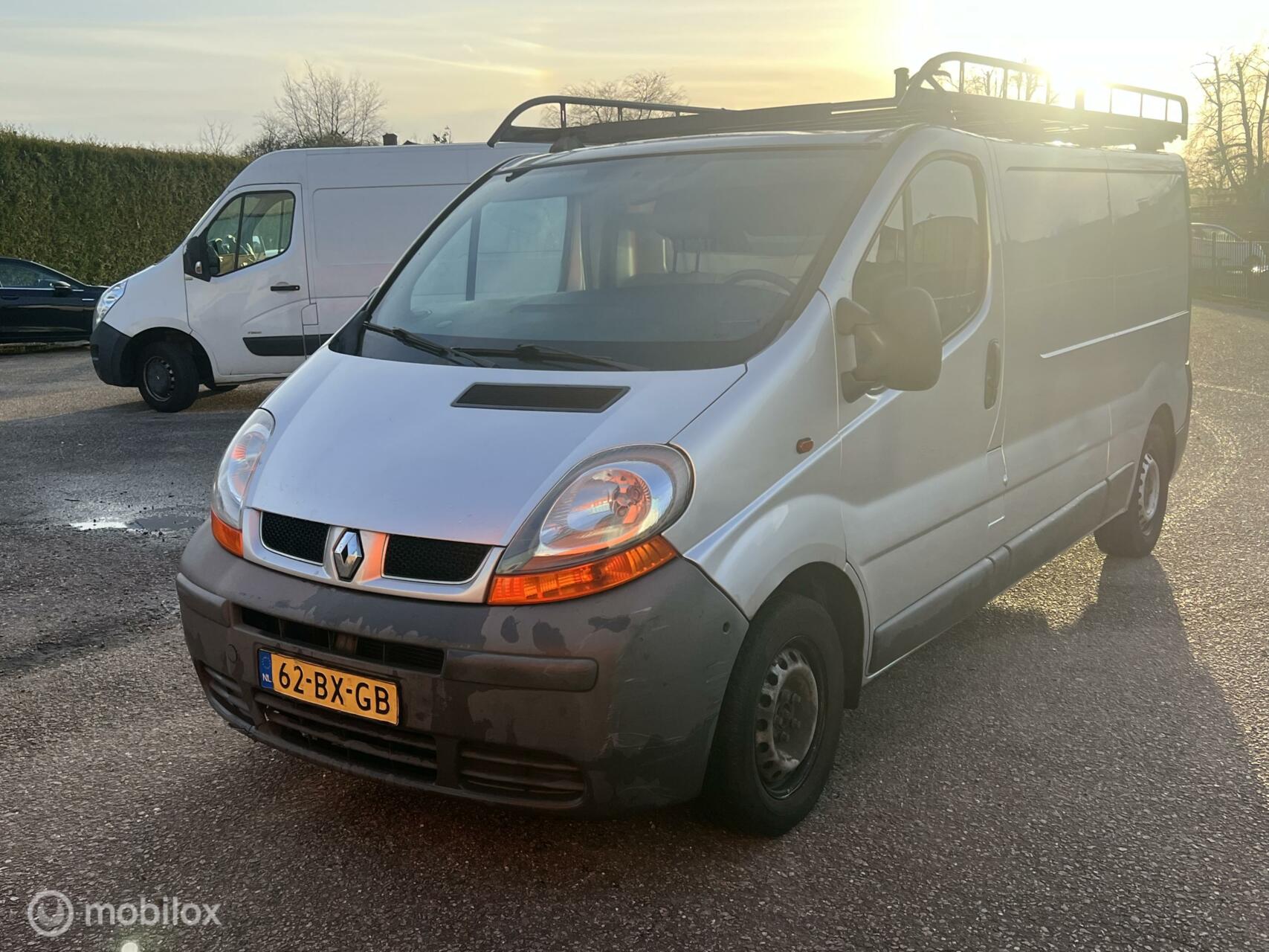 Renault Trafic Bestel 1.9 dCi L2H1 2006 - voorkant