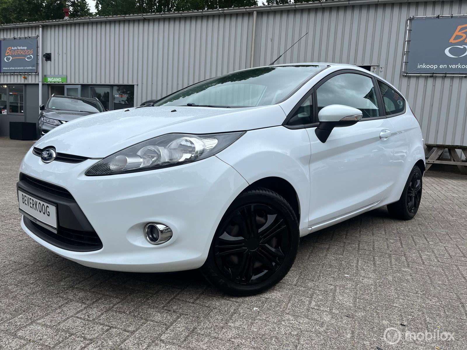 Ford Fiesta 1.25 /White Edition  6/12 m garantie 2012 - voorkant