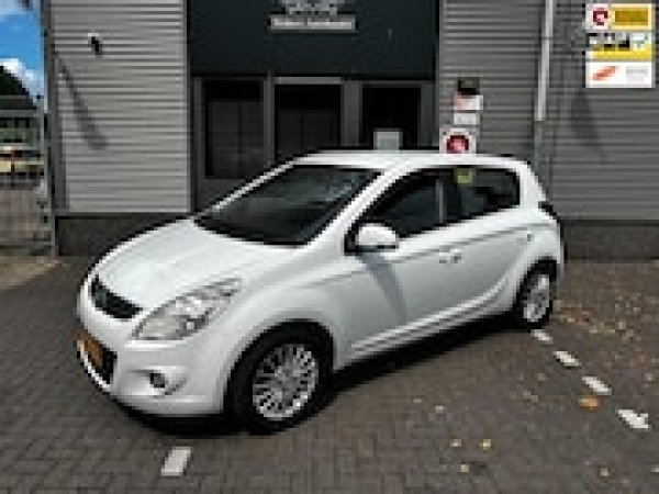 Hyundai I20 1.2i i-Catcher 2012 - voorkant