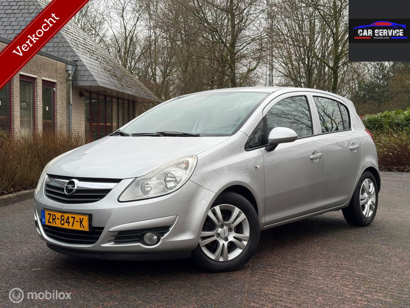 Opel Corsa 1.2-16V '111' Edition NWE APK 2010 - voorkant