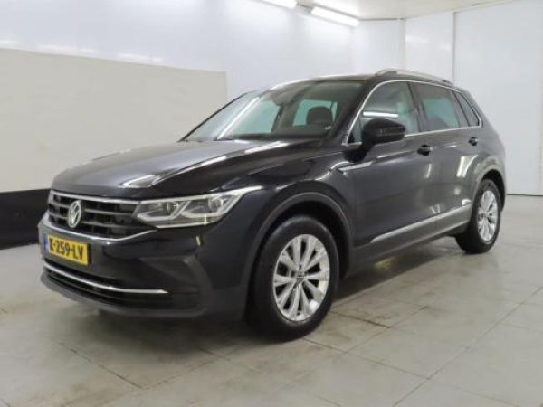 Volkswagen Tiguan 2.0 TDI Life Business 2021 - voorkant