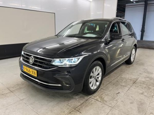 Volkswagen Tiguan 1.5 TSI Life Business 2021 - voorkant