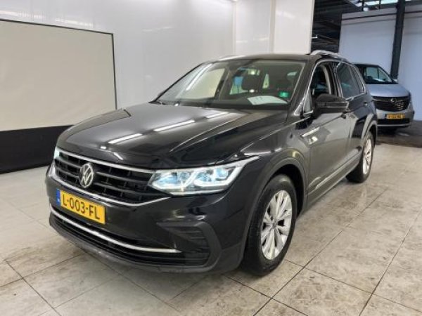 Volkswagen Tiguan 1.5 TSI Life Business 2021 - voorkant
