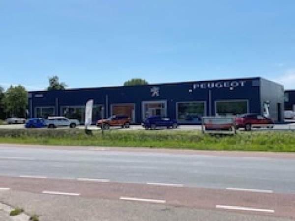 Peugeot 208 1.2 PureTech 100 Allure 2024 - voorkant