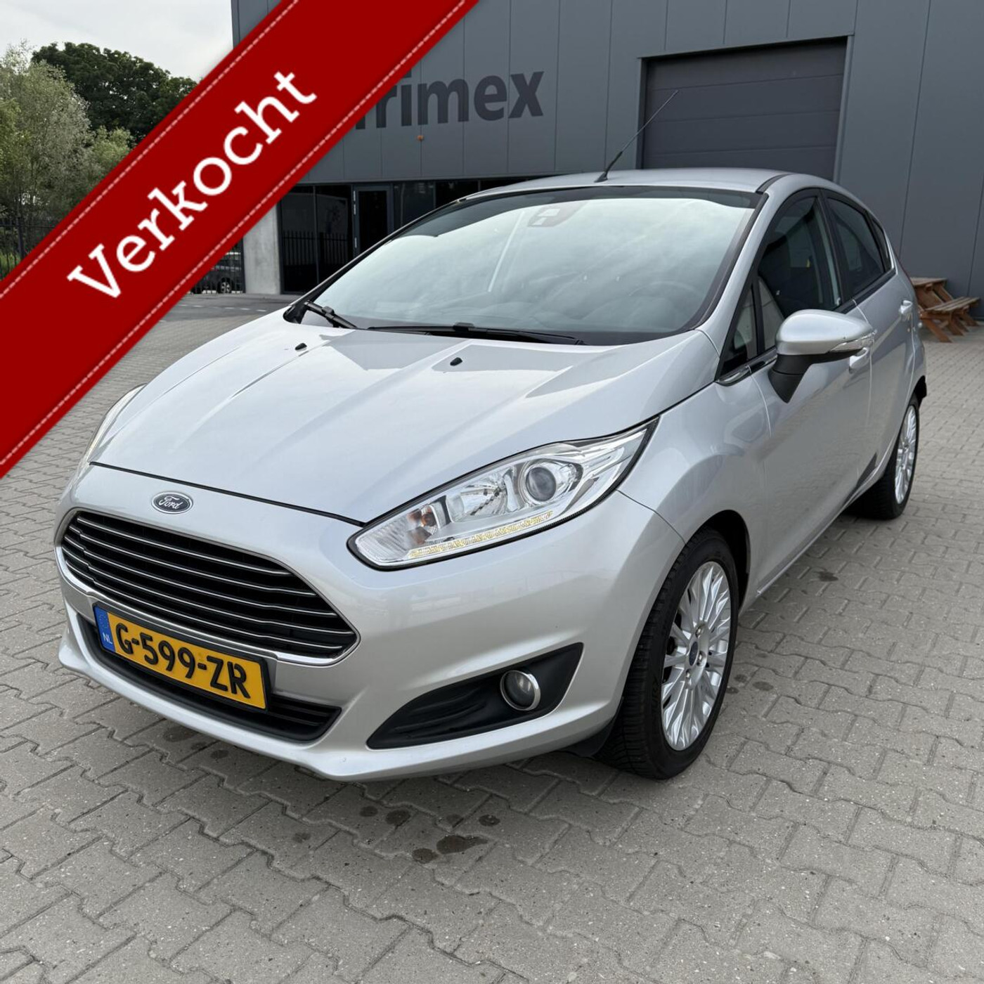 Ford Fiesta 1.0 2012 Titanium | Stoelverwarming | NW APK ! 2012 - voorkant