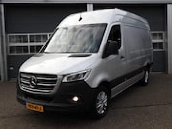 Mercedes-Benz Sprinter 319 3.0 CDI L2H2 DC EURO VI-D 2021 - voorkant