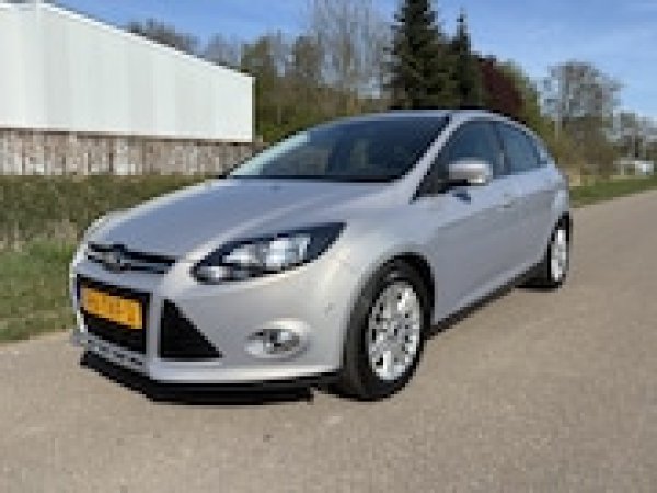 Ford Focus 1.0 EcoBoost Lease Titanium 2012 - voorkant