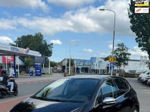 Peugeot 208 1.2 PureTech Allure 2018 - voorkant