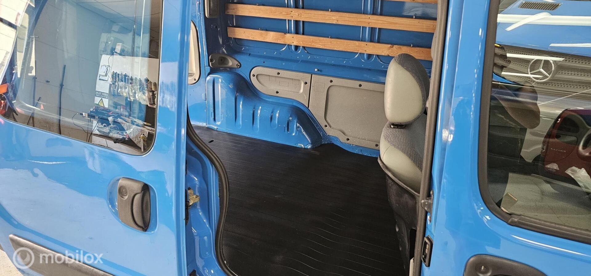 Foto van Renault Kangoo 1.5 Dci Euro 2000 Lang