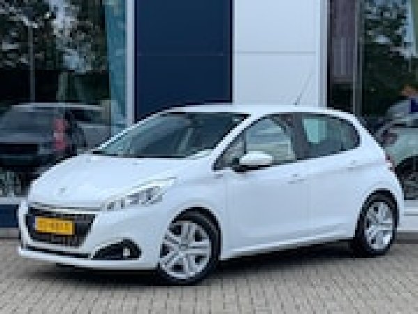 Peugeot 208 1.2 PureTech Signature 2019 - voorkant
