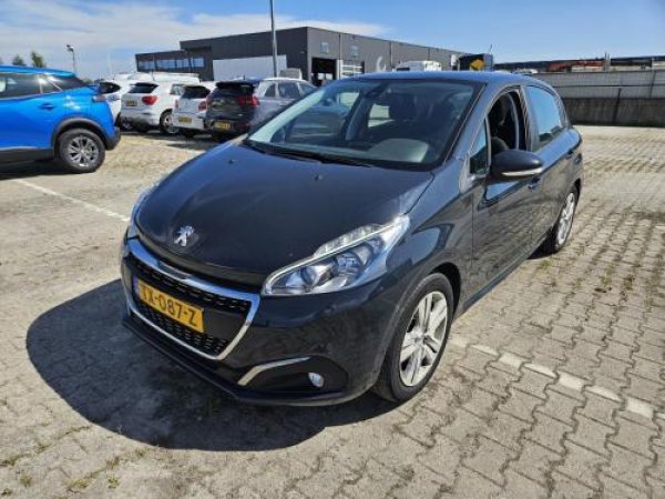Peugeot 208 1.2 PureTech Signature 2018 - voorkant