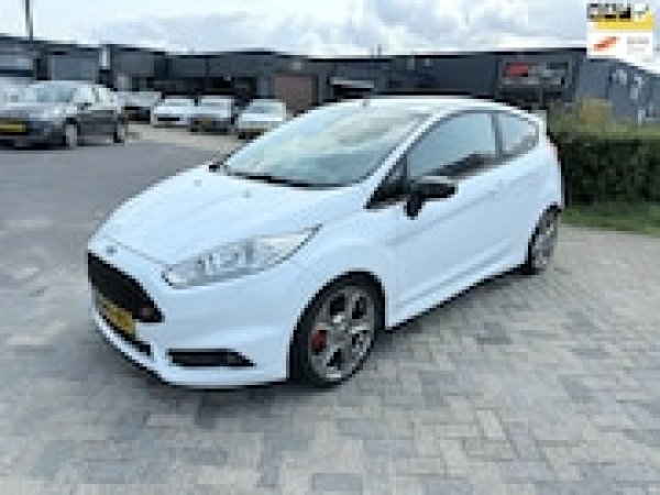 Ford Fiesta 1.6 ST2 2014 - voorkant