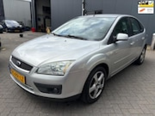 Ford Focus 2.0-16V Ghia 2005 - voorkant
