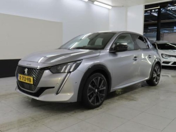 Peugeot 208 1.2 PureTech GT Pack 2021 - voorkant