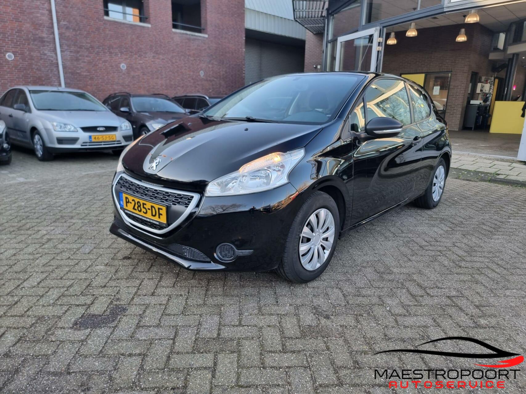 Peugeot 208 1.0 VTi Access 2014 - voorkant