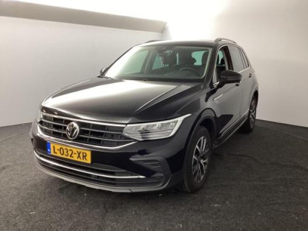 Volkswagen Tiguan 1.5 TSI Life Business 2021 - voorkant