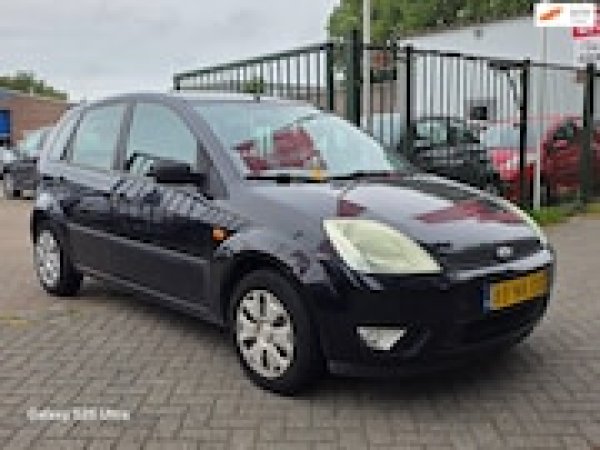 Ford Fiesta 1.4-16V Trend 2003 - voorkant