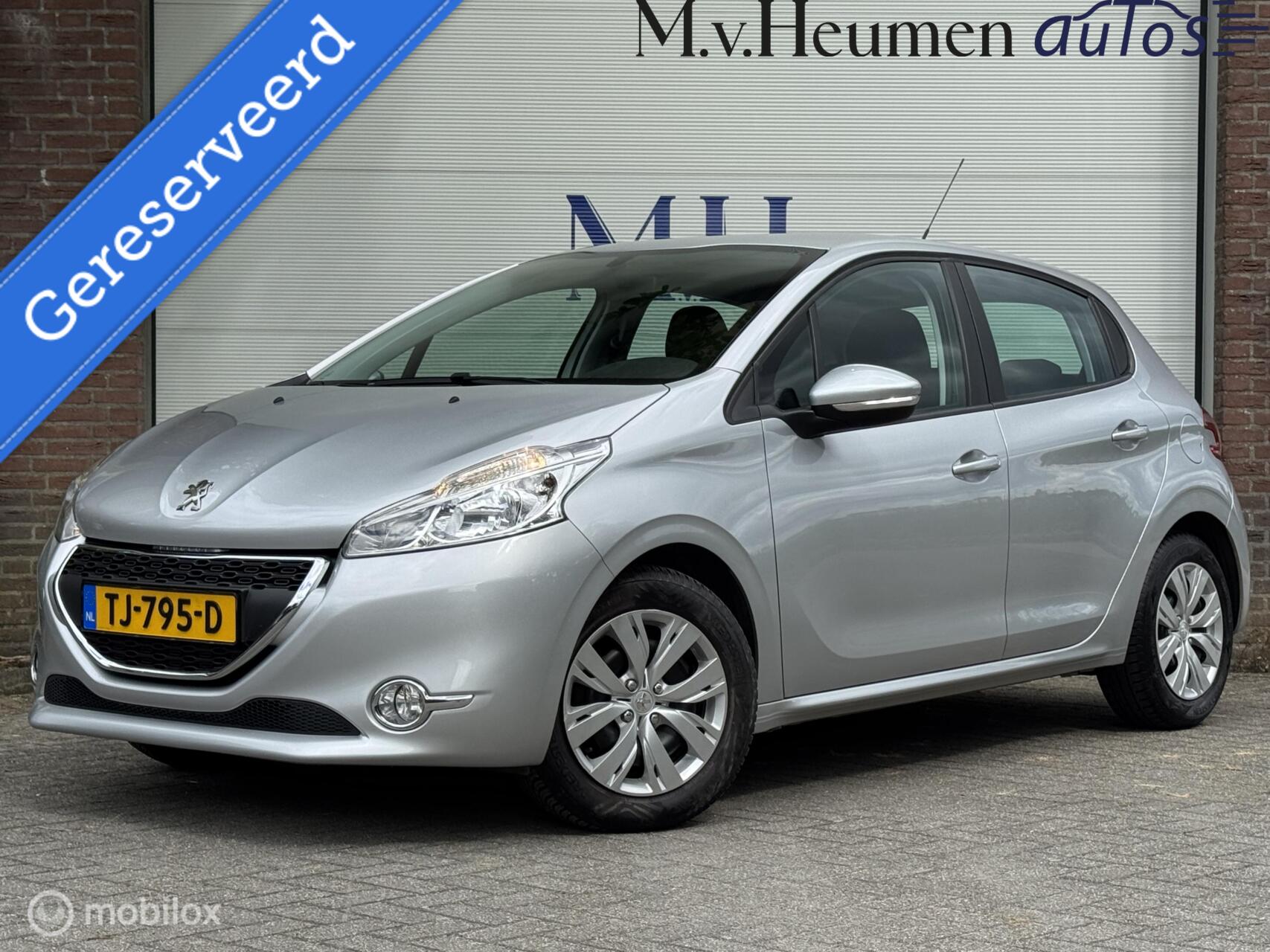 Peugeot 208 1.2 2014 Cruise Airco Bluetooth Navigatie 2014 - voorkant