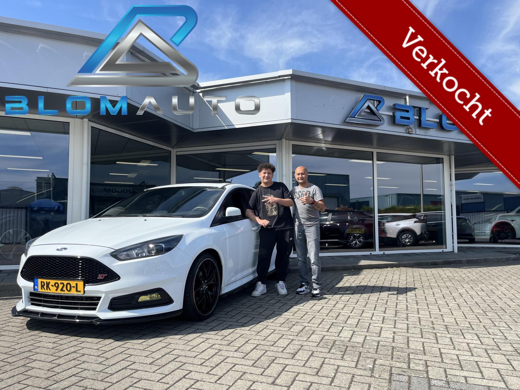 Ford Focus 2.0 ST 300PK RECARO+SUNROOF+LEDER+XENON+MILLTEK 2017 - voorkant