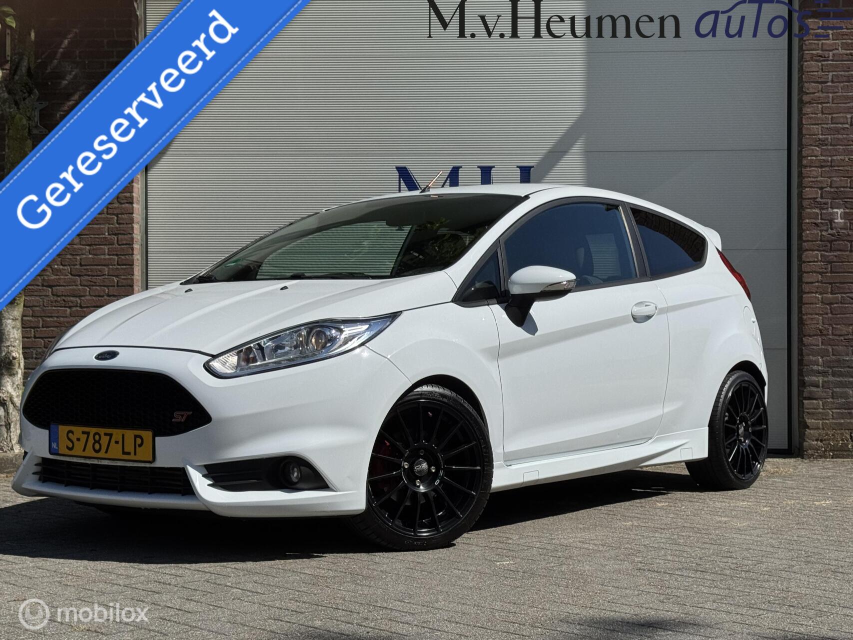 Ford Fiesta 1.6 ST2 215PK OZ Racing Powerflex Recaro 2015 - voorkant