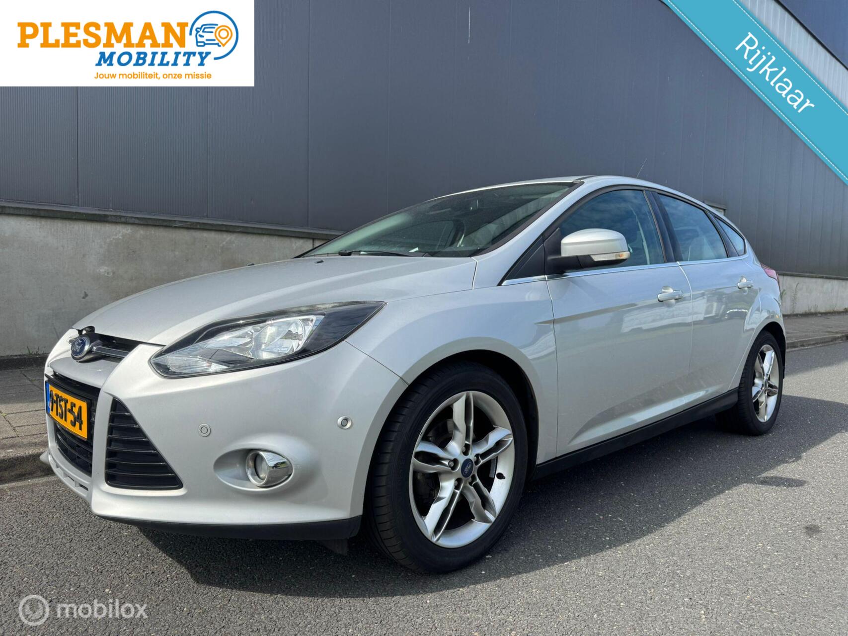 Ford Focus 1.0 EcoBoost Ed Plus * Nwe Distributie * 2014 - voorkant