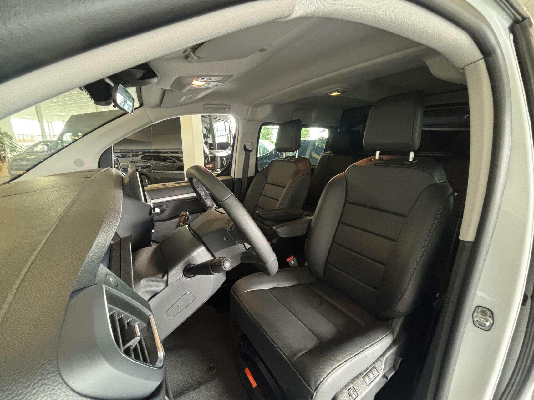 Foto van Peugeot Expert DC
