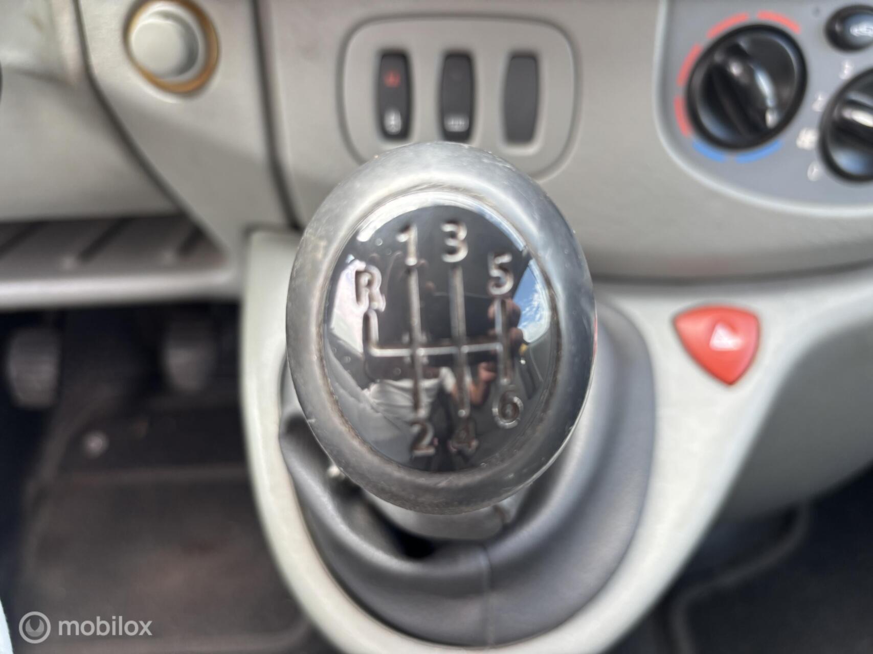 Foto van Renault Trafic T29 L2/h1 2.0 Dci 66kw E4