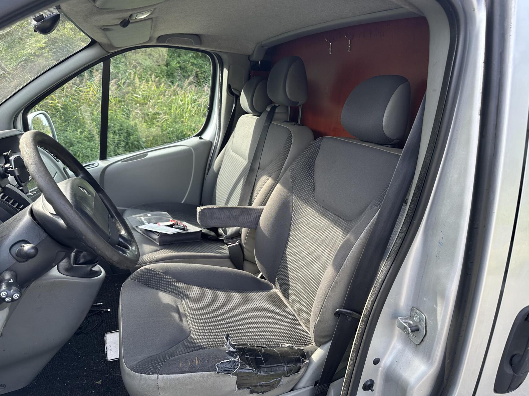 Foto van Renault Trafic 1200 L2h1 2.5 Dci 135