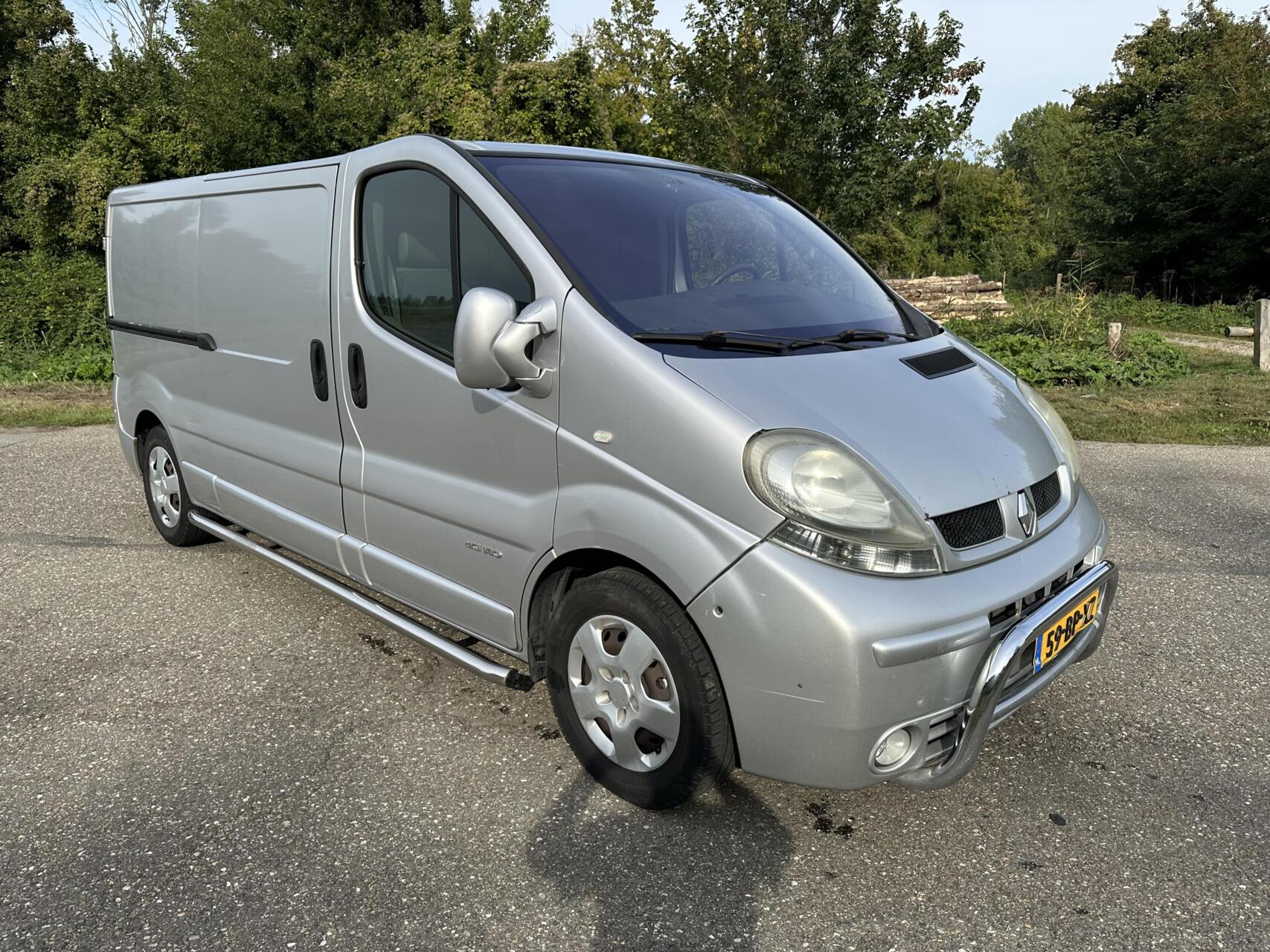 Foto van Renault Trafic 1200 L2h1 2.5 Dci 135