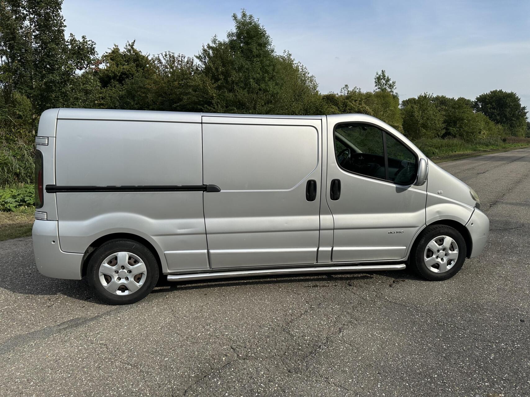 Foto van Renault Trafic 1200 L2h1 2.5 Dci 135