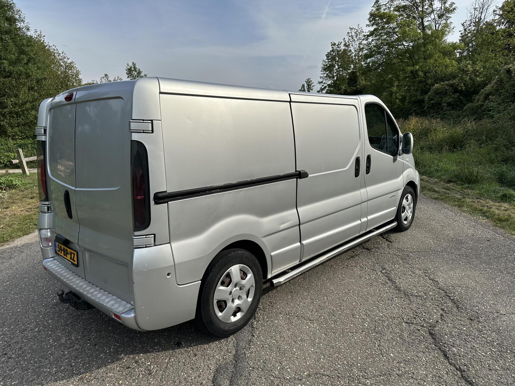 Foto van Renault Trafic 1200 L2h1 2.5 Dci 135