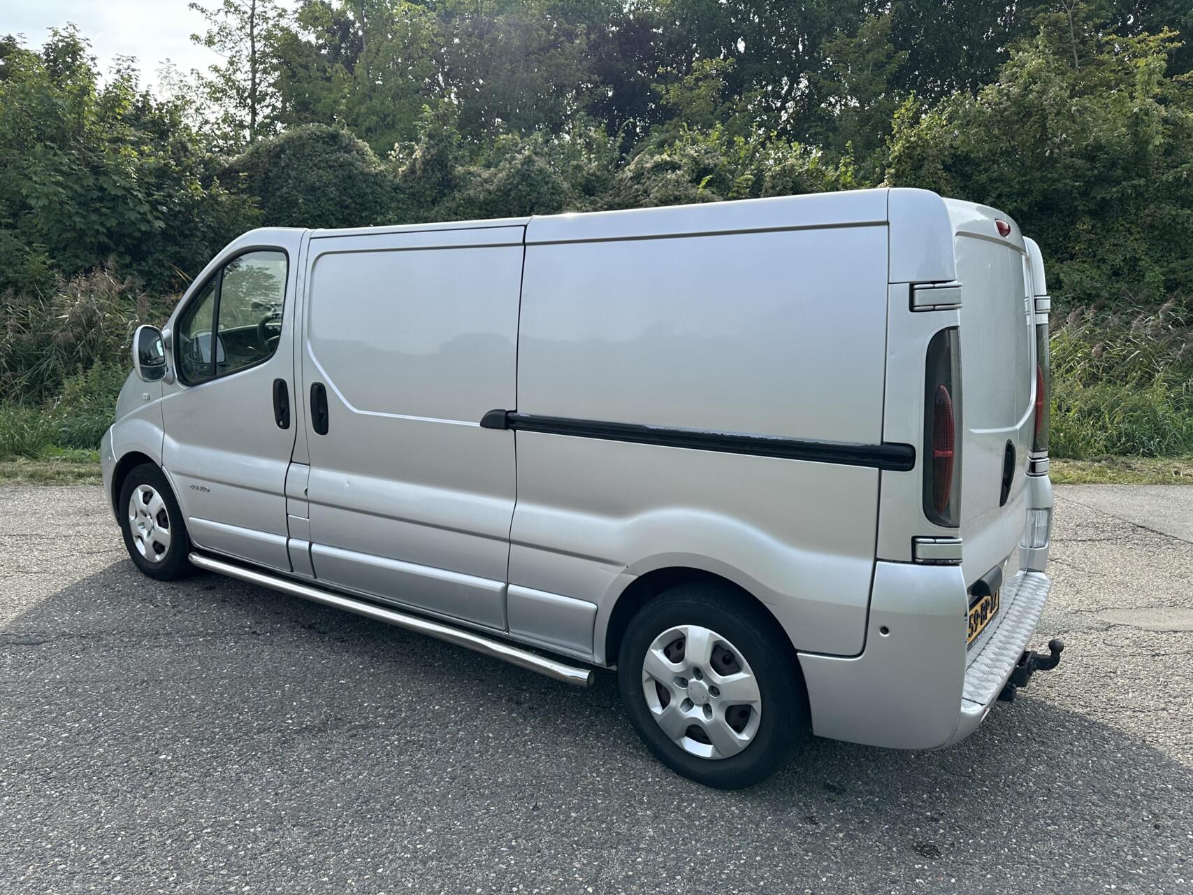 Foto van Renault Trafic 1200 L2h1 2.5 Dci 135