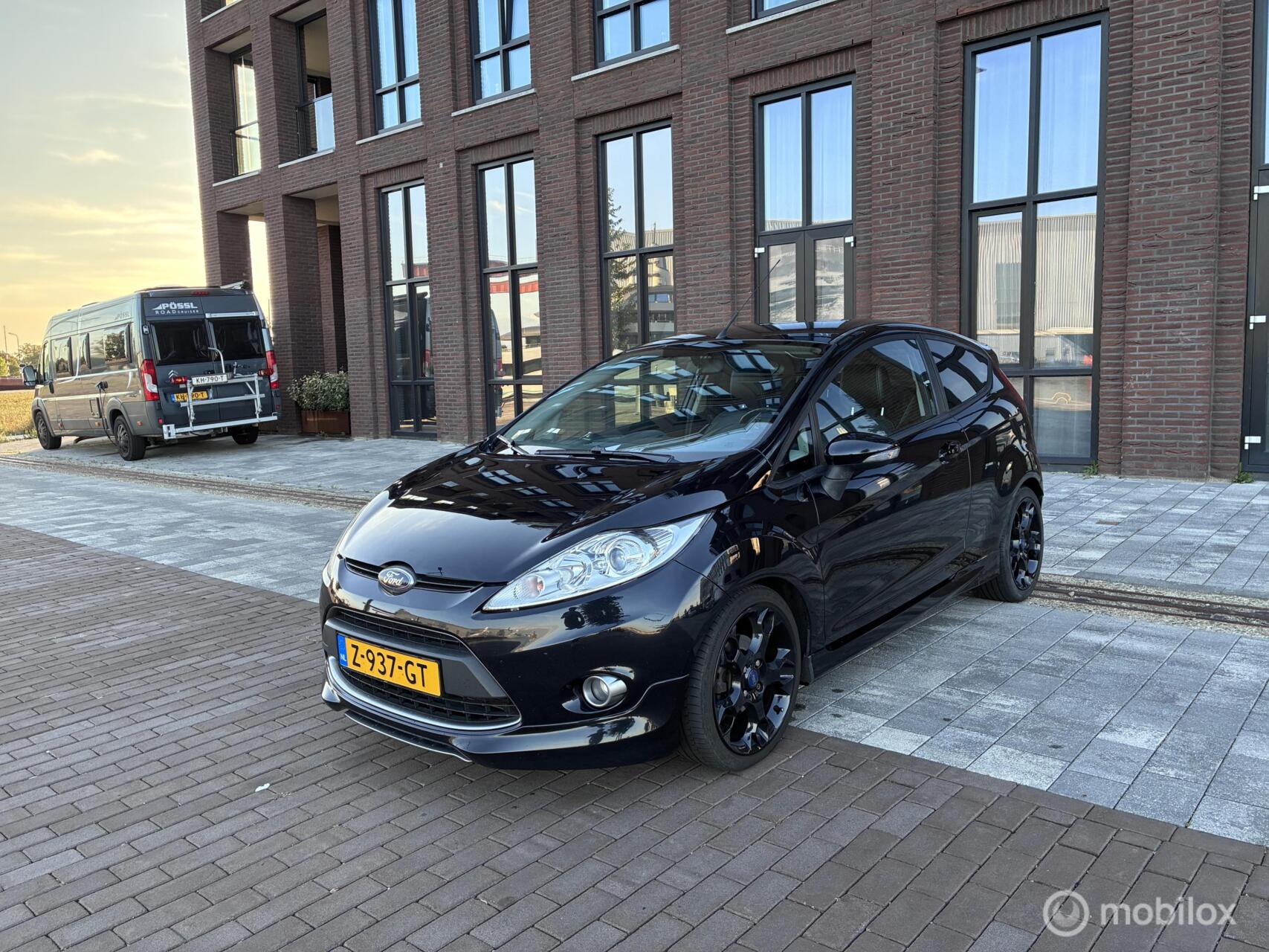 Ford Fiesta 1.6 Metal Sport Clima 135 PK Navi pdc 2011 - voorkant