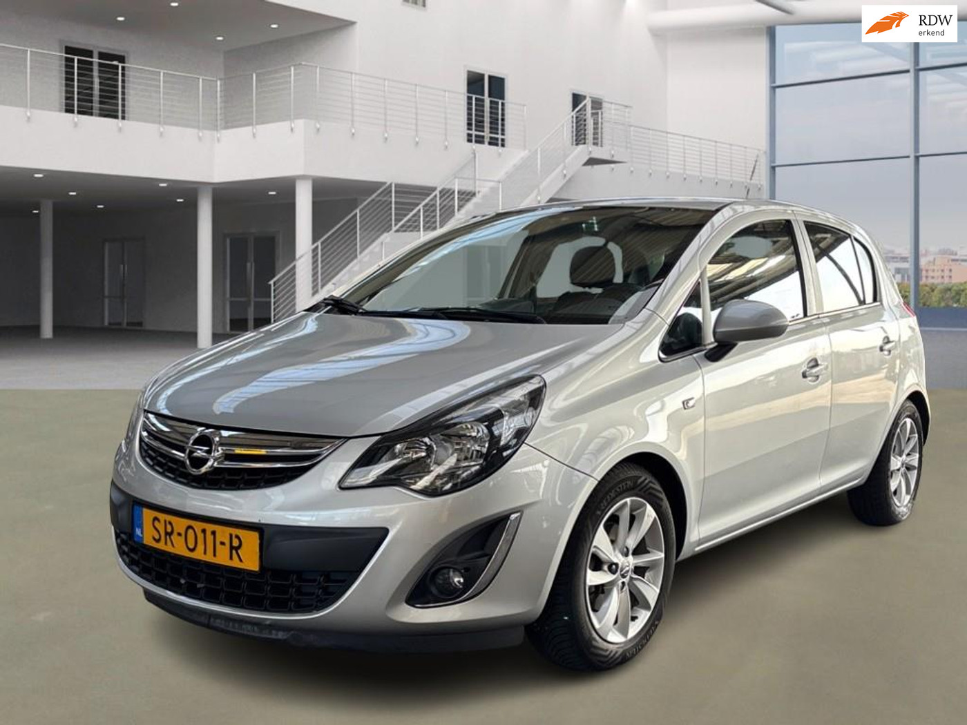 Opel Corsa 1.3 CDTi EcoFlex S/S Business+ NAVI PSENSOR CRUISE TREKHAAK 2 X SLEUTELS 2014 - voorkant