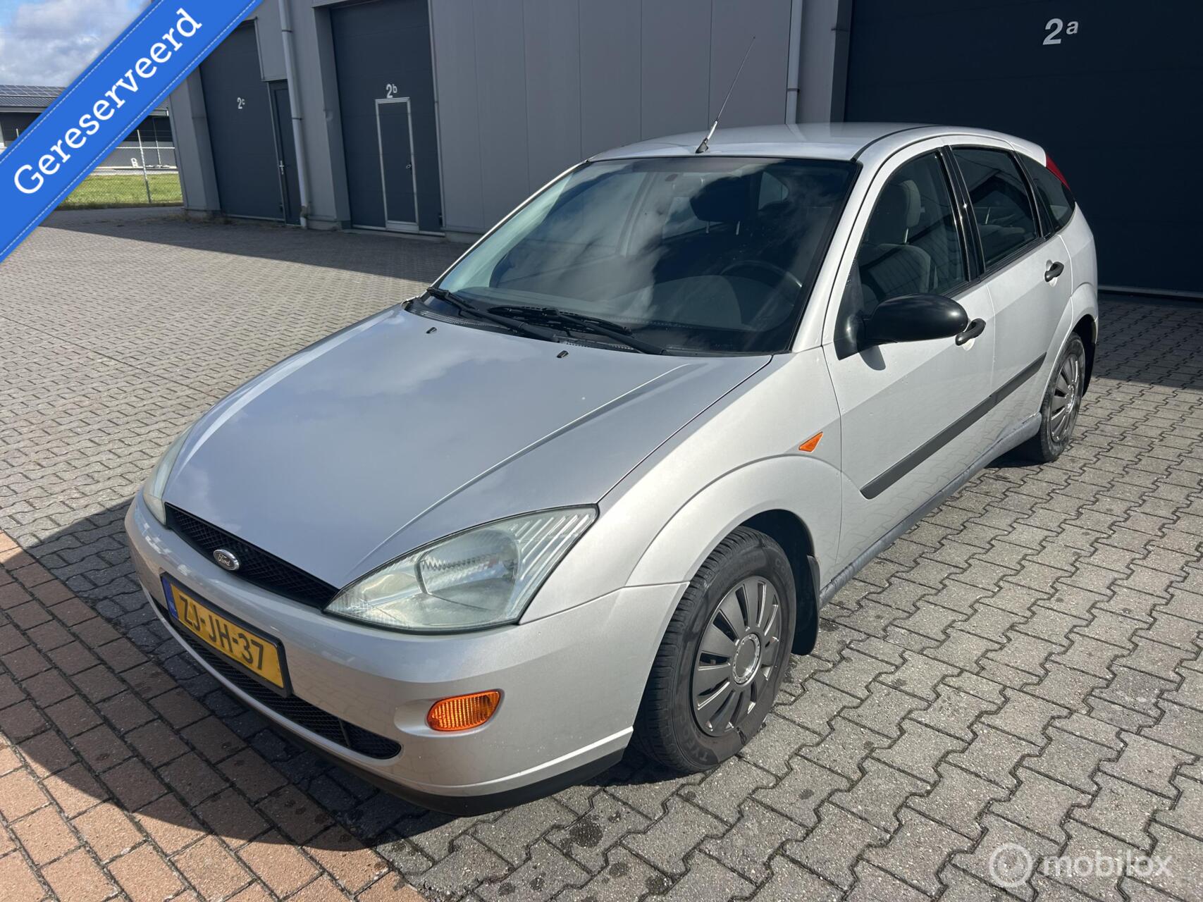 Ford Focus 1.4-16V Trend nette auto airco werkt 1999 - voorkant