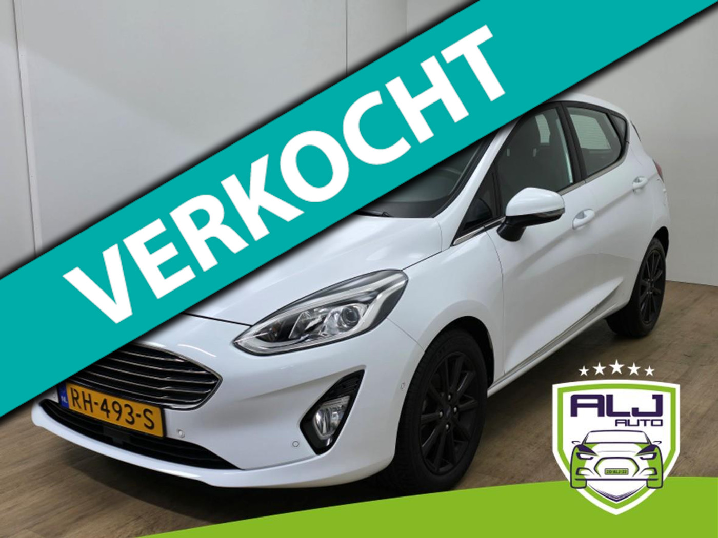 Ford Fiesta Occasion luxe Titanium met zwarte velgen en parkeercamera | Bomvolle auto! | Tweedehands Ford Fiesta in wit | Carplay 2017 - voorkant