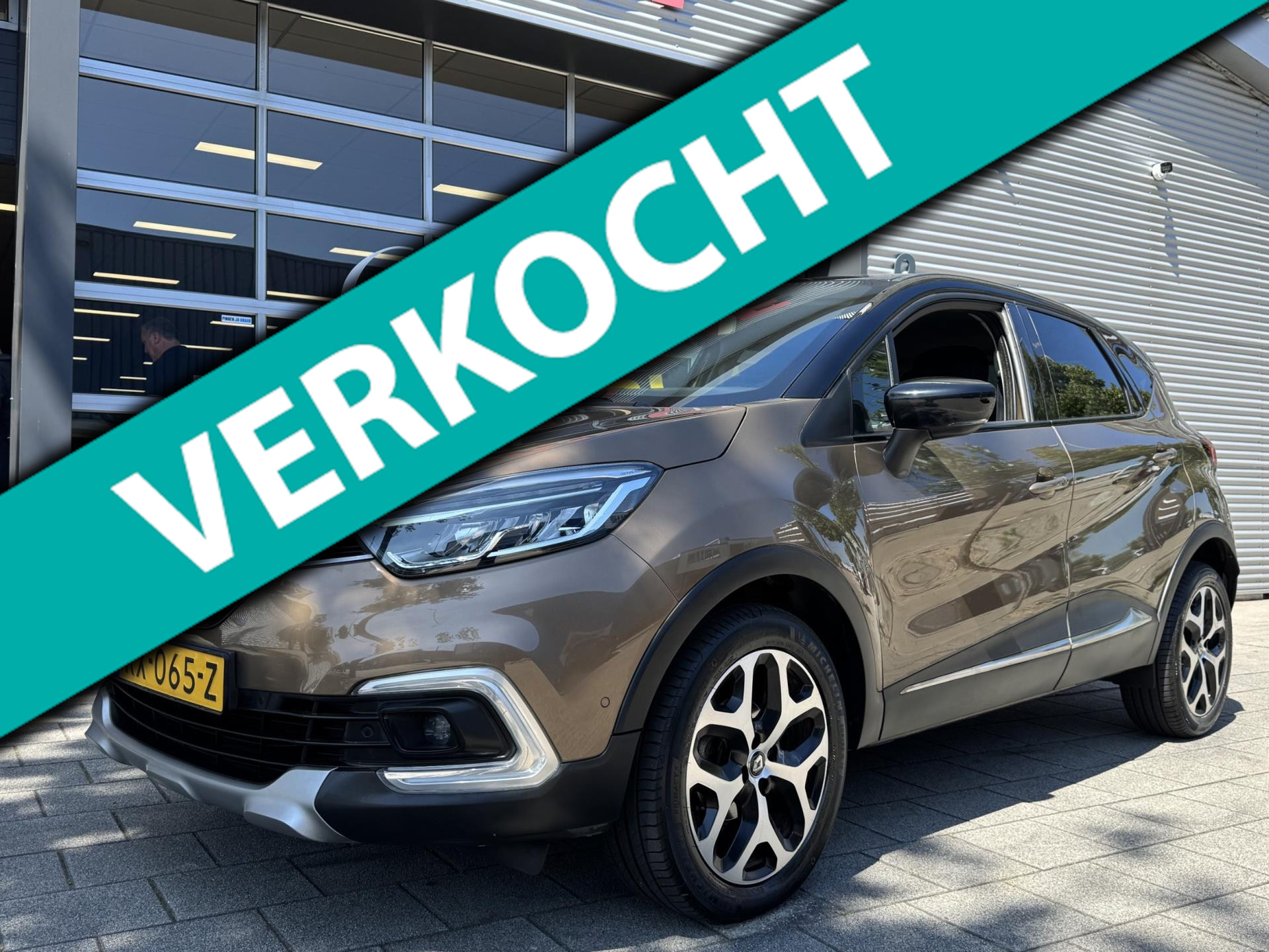 Renault Captur 0.9 TCe Intens - Navigatie I Airco I PDC I LED I Sport velgen I Dealer onderhouden 2018 - voorkant