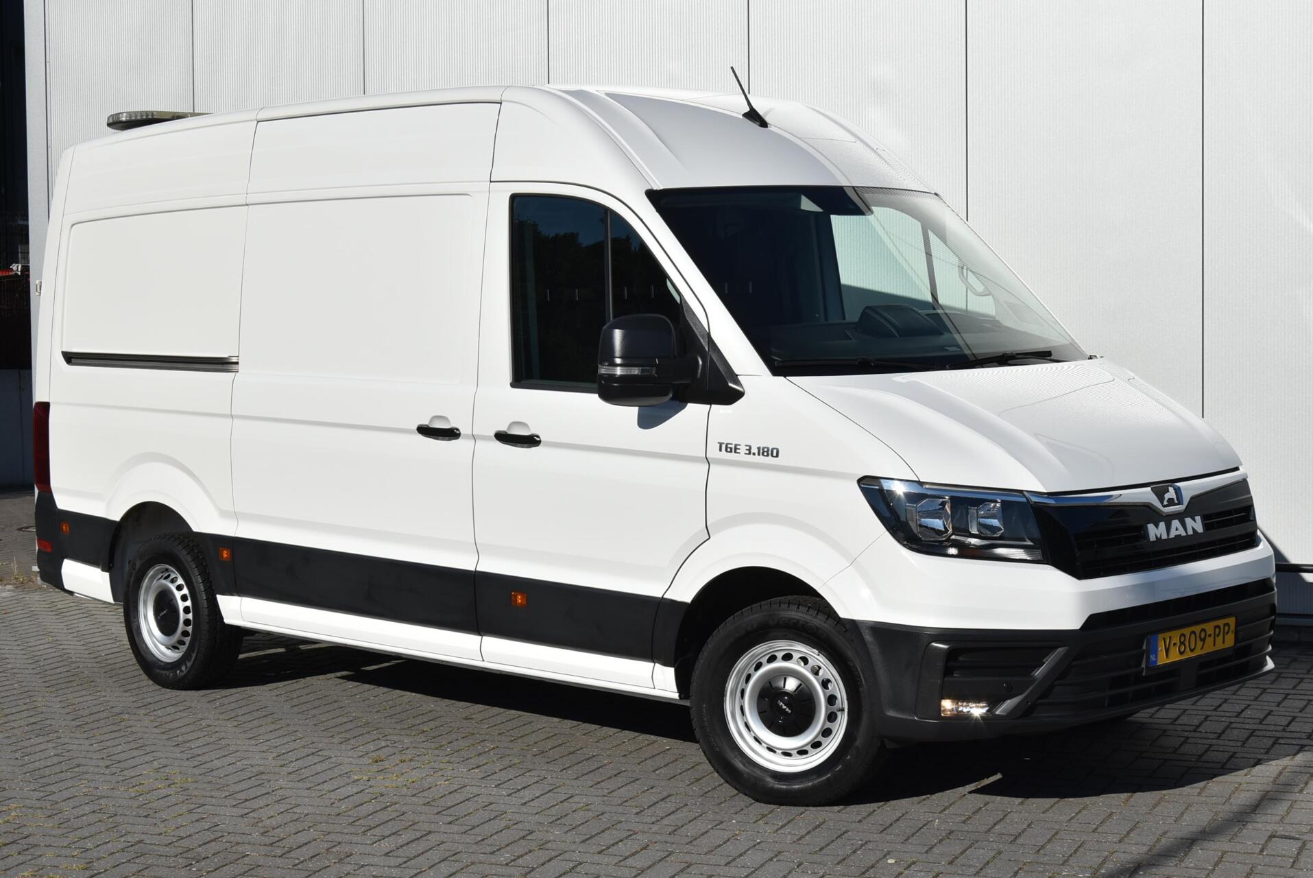 Man Tge 35 2.0 L3H3 177 Pk Airco Navi PDC Trekhaak Euro 6 2018 - voorkant