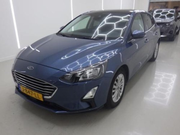 Ford Focus 1.0 EcoBoost Titanium Business 2020 - voorkant