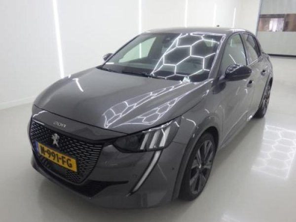 Peugeot 208 1.2 PureTech GT Pack 2021 - voorkant