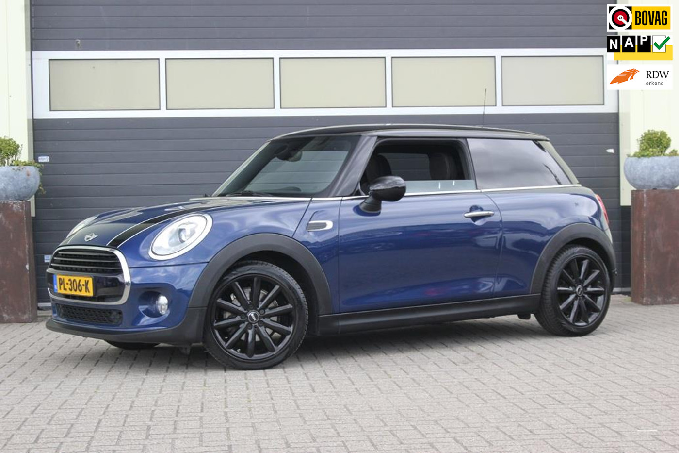 Mini Cooper 1.5 Cooper Pepper Serious Business 2017 - voorkant