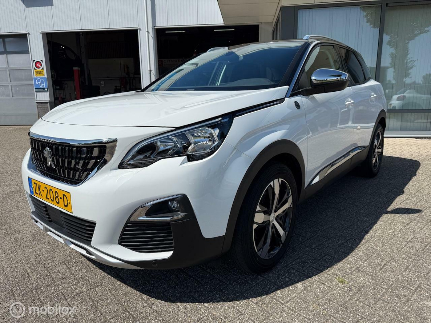 Peugeot 3008 CROSSWAY 130 PK AUTOMAAT 12 MND BOVAG RIJKLAAR PRIJS 2019 - voorkant