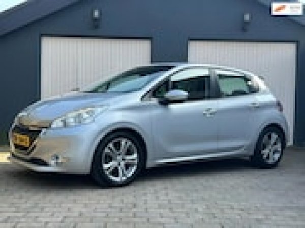 Peugeot 208 1.2 PureTech Blue Lease 2015 - voorkant
