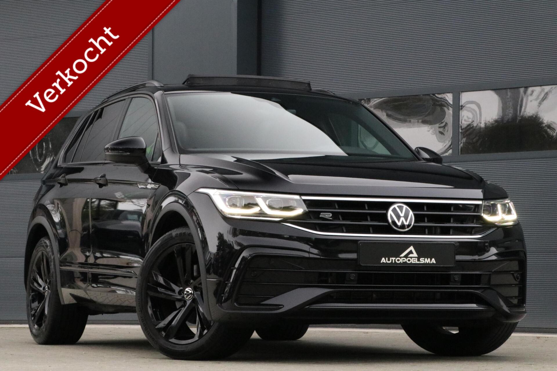 Volkswagen Tiguan 1.5 TSI 3x R-LINE BlackStyle Panodak Sportzetels IQ-Light Trekhaak Camera Carplay Facelift 116000KM BJ2021 2021 - voorkant