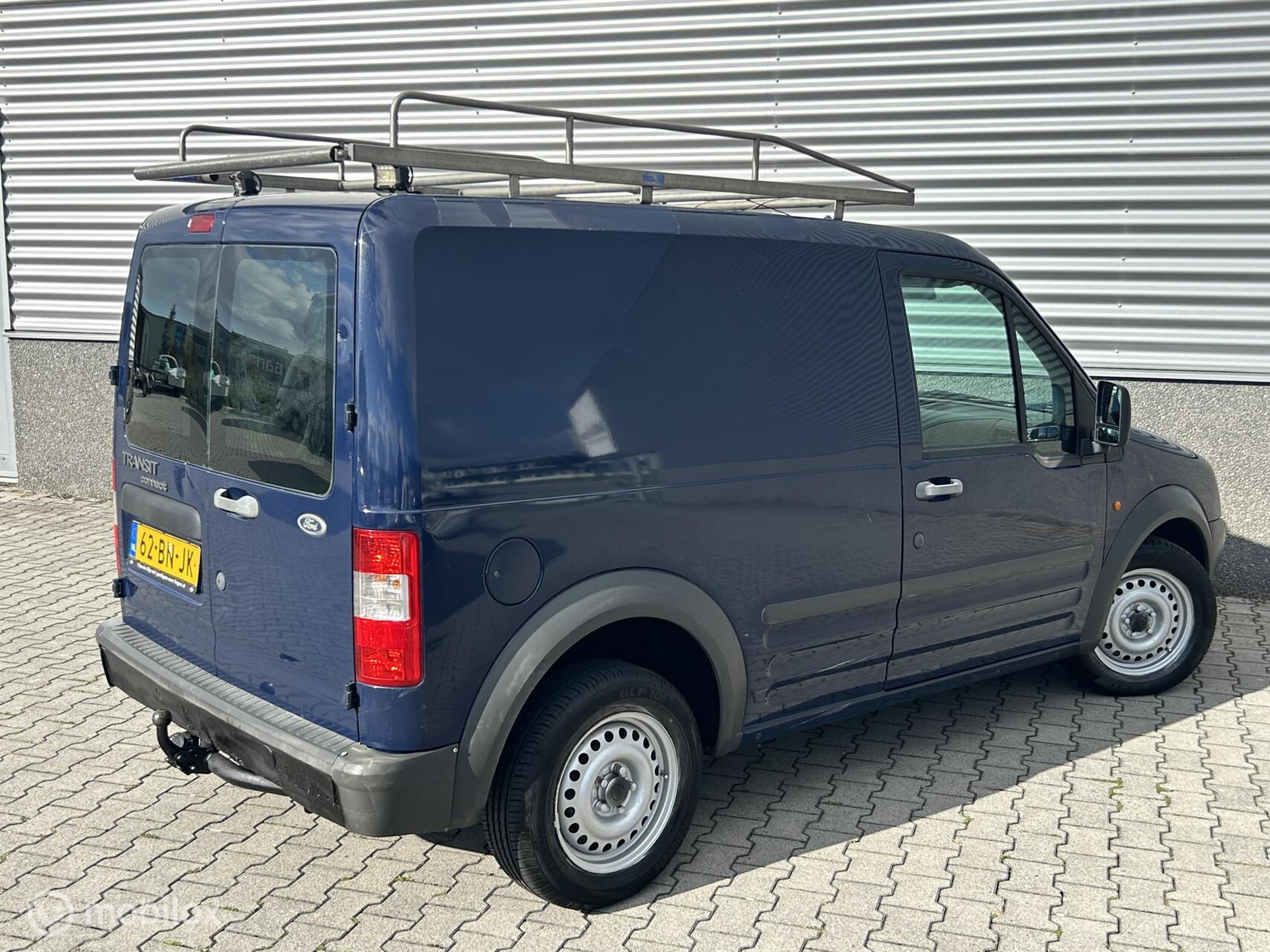 Foto van Ford Transit Connect 200s LR Van 1.8td 66