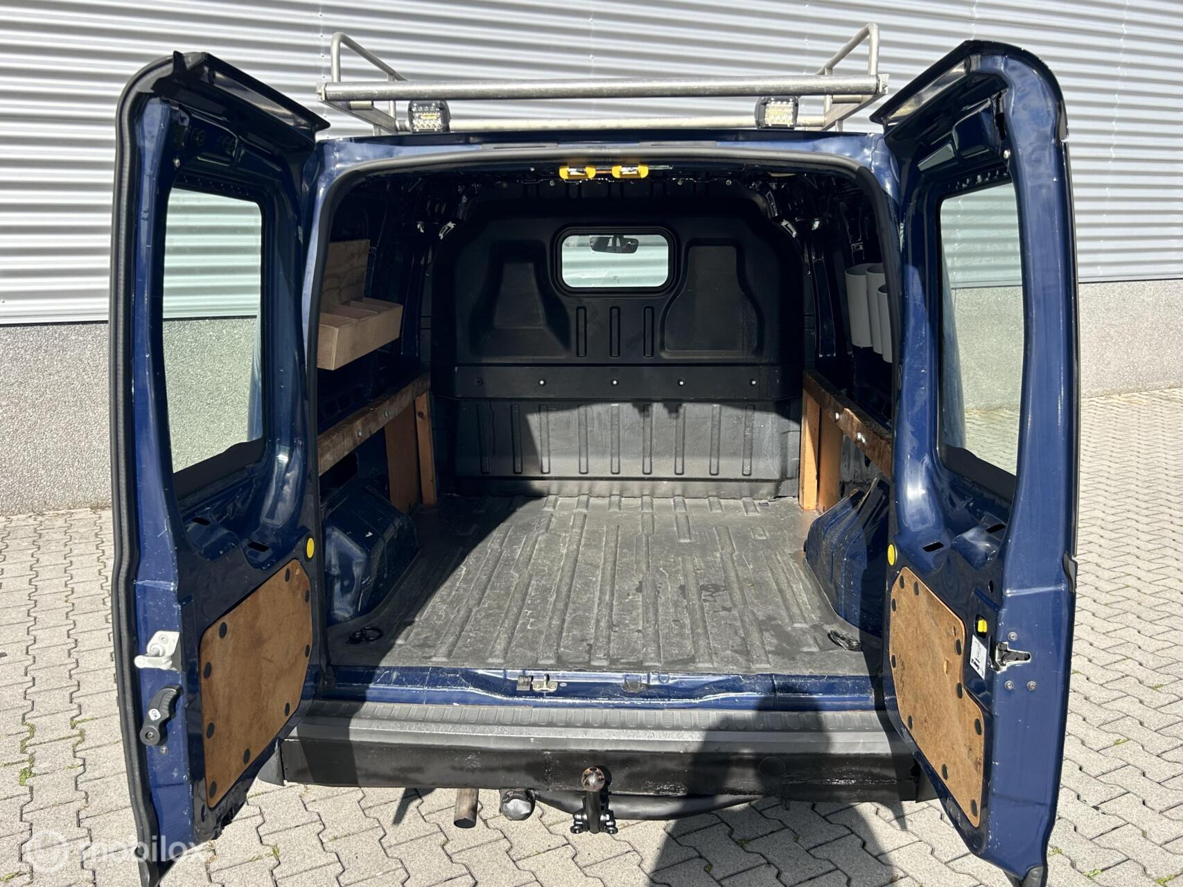Foto van Ford Transit Connect 200s LR Van 1.8td 66