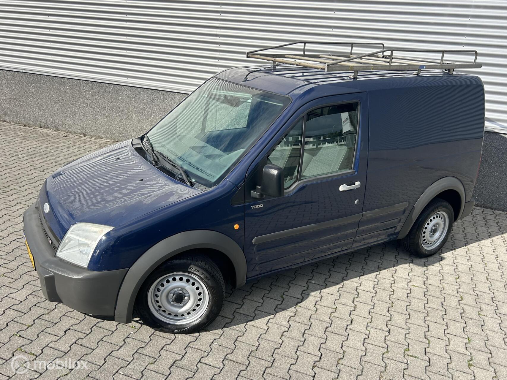 Foto van Ford Transit Connect 200s LR Van 1.8td 66