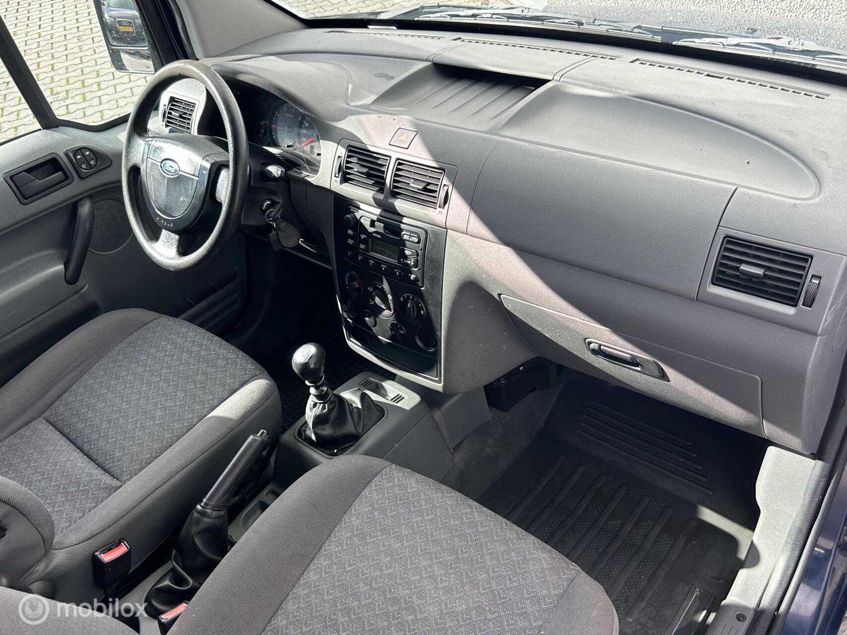 Foto van Ford Transit Connect 200s LR Van 1.8td 66