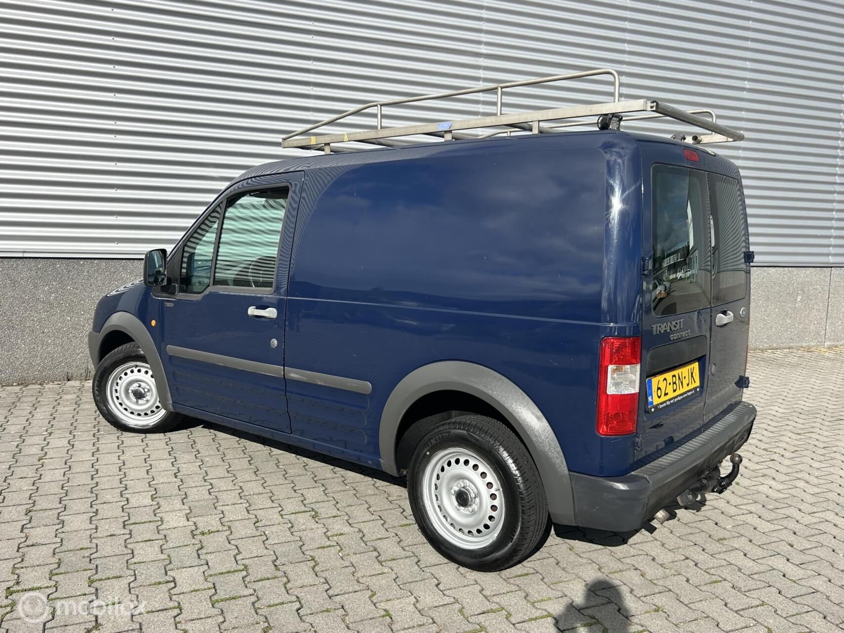 Foto van Ford Transit Connect 200s LR Van 1.8td 66